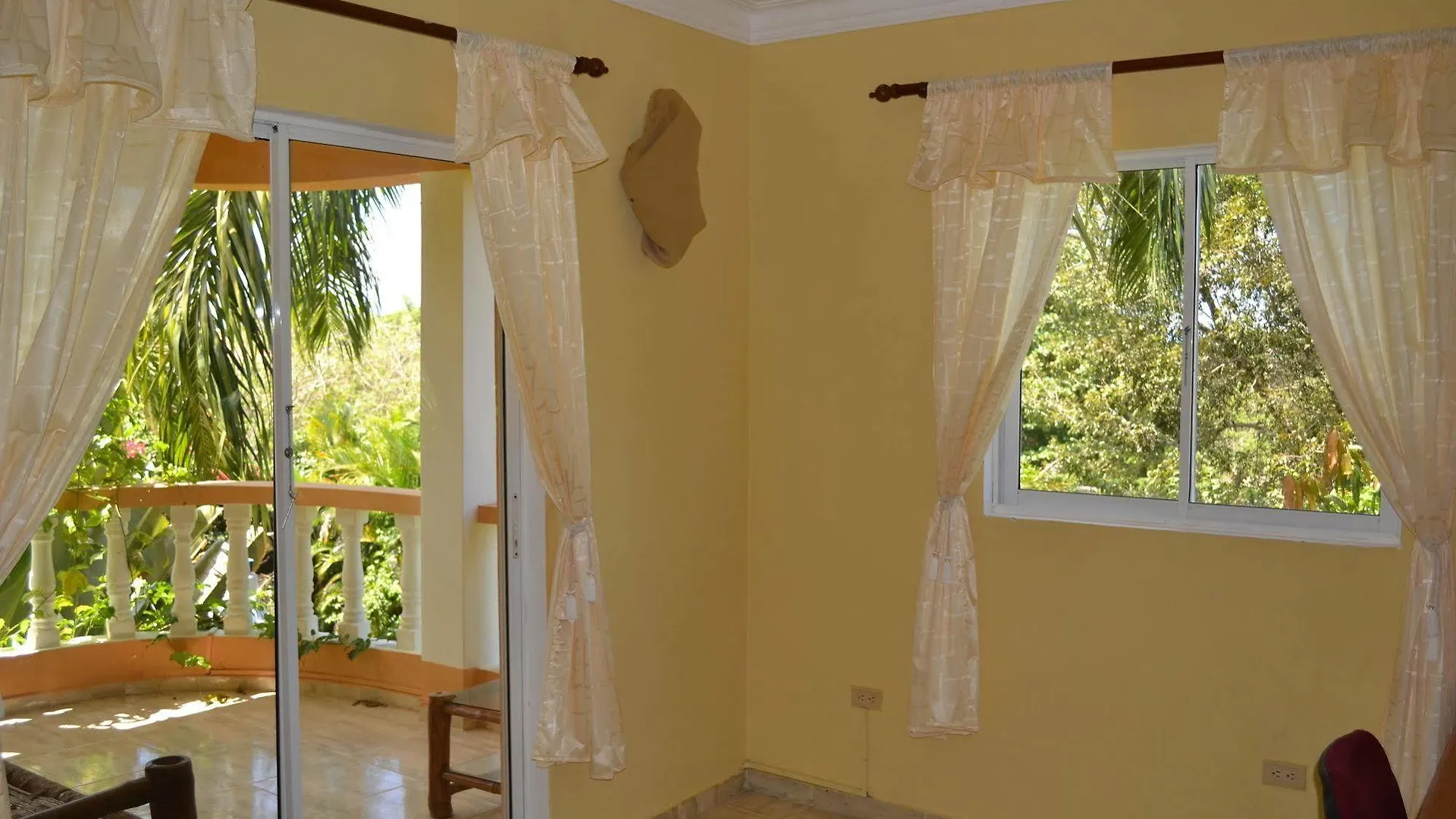 4 Bedroom Villa, Private Pool, Security, Ocean View Sosúa 3*,